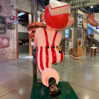         Frisch's Big Boy Statue Sign picture number 4
   