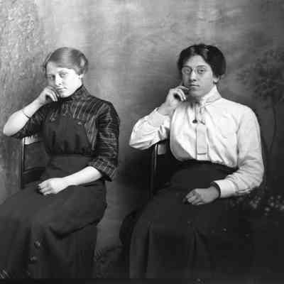 2 women