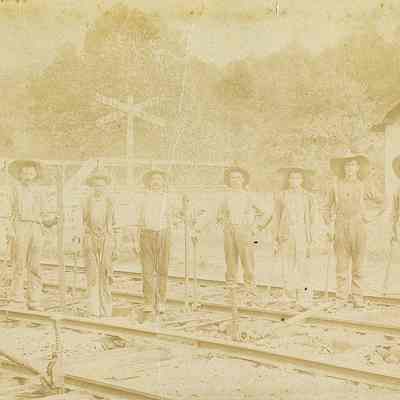 track repair crew