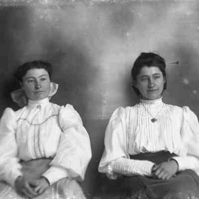 2 women