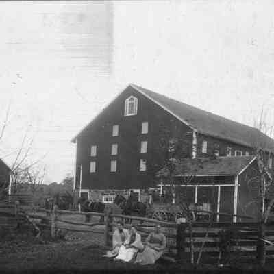 barn, horses, people
