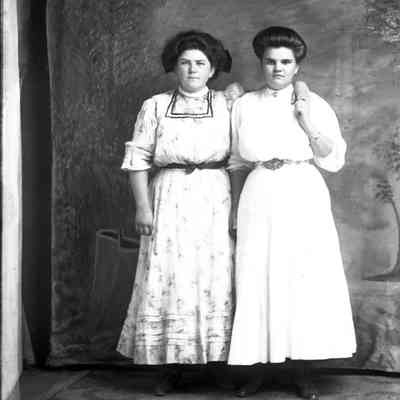 2 women