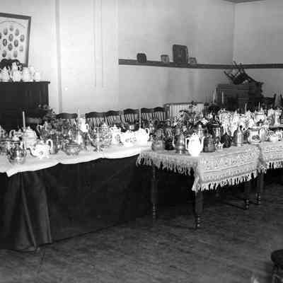 Teapot exhibit 1946