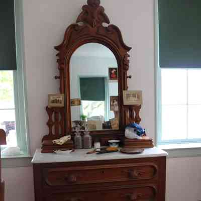 chest of drawers