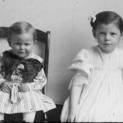 2 young children