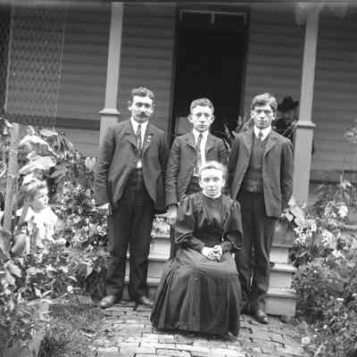 6 people on house steps