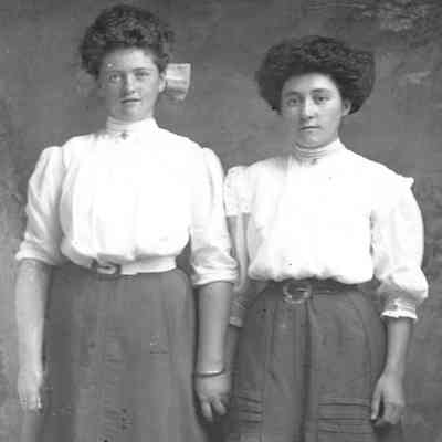 2 women
