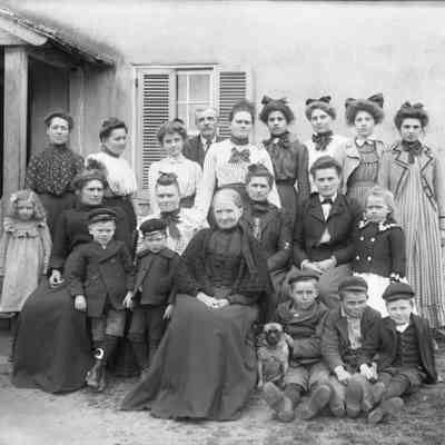 group of 21people