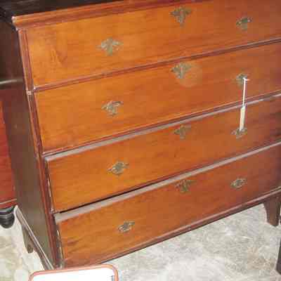 chest of drawers