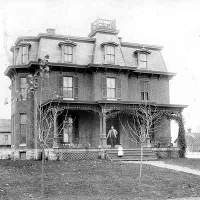 Englar, Nathan House