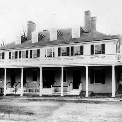 Main Court Inn