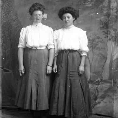 2 women