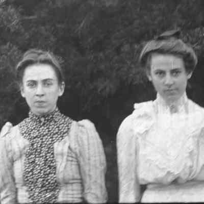 2 women