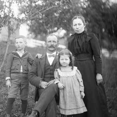 David & Emma (Circle) Helwig Family