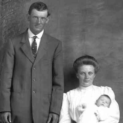 William Zepp & wife (Keefer?) and baby
