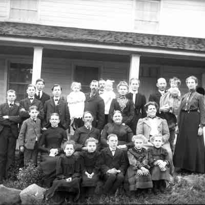23 people front of house