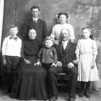 David & Emma (Circle) Helwig Family