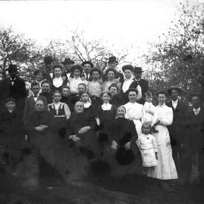 group of 31 people (? Wantz-Powell picnic)