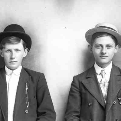 2 men