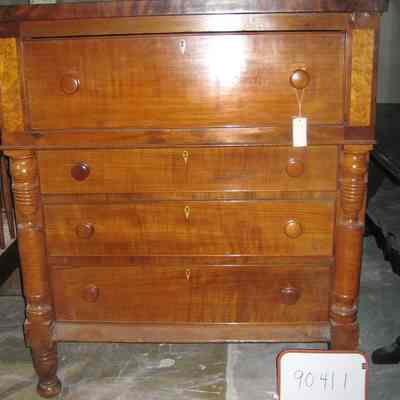chest of drawers
