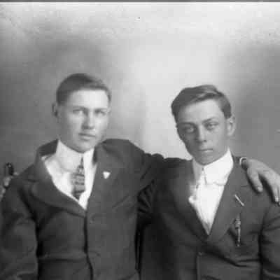 2 men