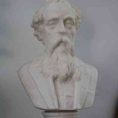 Dickens, Charles bust