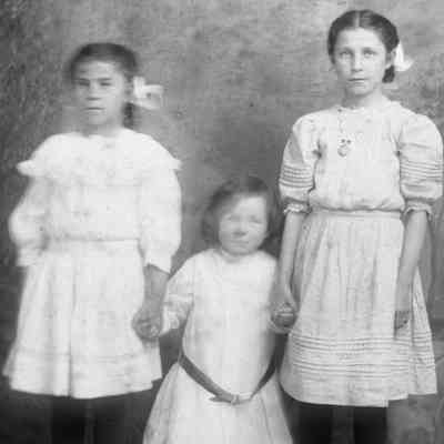 3 girls