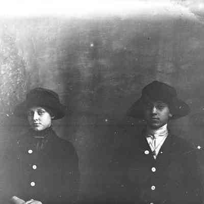 2 women