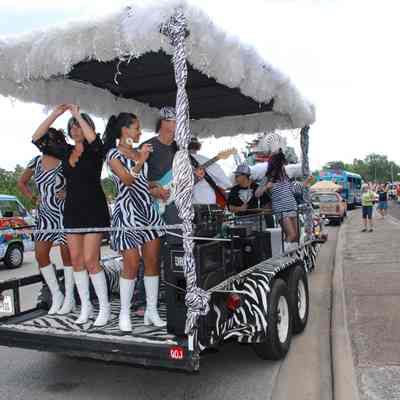 156, Z-bra mobile, Amy Lynch
