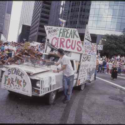 !!! PEOPLE AND PARADE !!! (If you know the person or art car, please cite the REF number and send to archives@orangeshow.org)