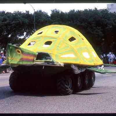041, Tire Man Turtle, Hugo Berrera