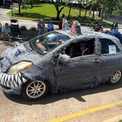 134, Art Car, Kat BaLu, Queen Becky and Gina Hamperson