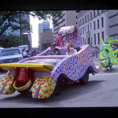 027, 14' Bull Car, Houston International Festival