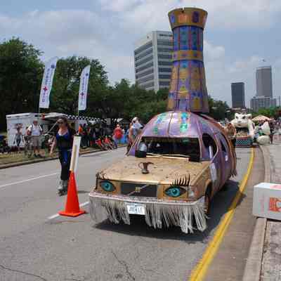 032, Jeannie Bottle Art Car & Jeannie Skaters, Kelly Blakley