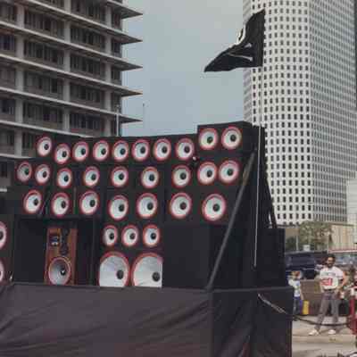 08, Music Float- Wow, Michael Wooten