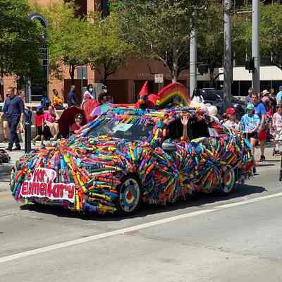065, Horn Elementary's Rainbow Art Car, Debbie Guelzow