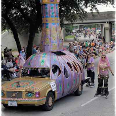 022, Jeannie Bottle Artcar & Jeannie Skaters, Kelly Blakley