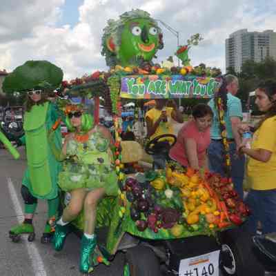 140, Toni, the Art Cart, Dr. Maria Jibaja-Weiss