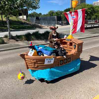 032, Contraptions, Little Tikes Pirate Dream, The Posse,