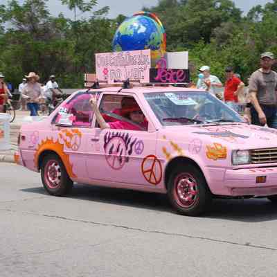 043, The Peace Mobile, Claire Loe