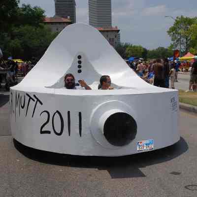131, ouR Mutt 2011, 13 students of UHCL ARTCAR Design/Build Course Sculpture course