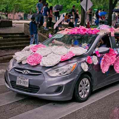 242, Wed in Car Nation, Catrina Clarkson