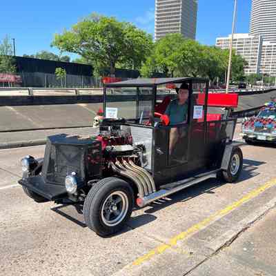 152, Art Car, Slinky Mobile, Robert & Pam Sanders