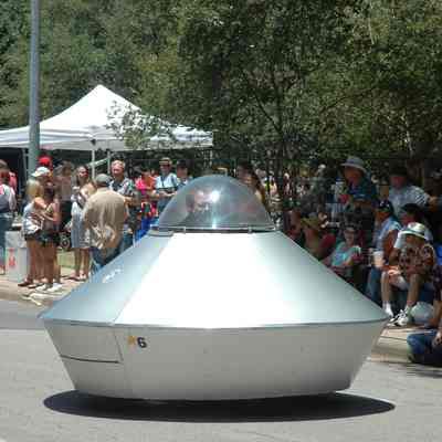 006, Flying Saucer from Outer Space, Pat Slimmer