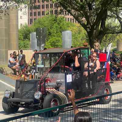 231, Slinky Mobile, Robert Sanders