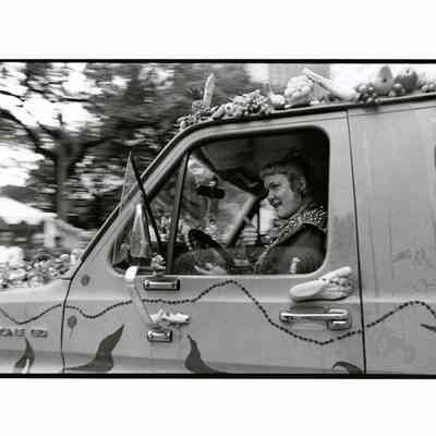 061, Charlie the Van, Sara Harrison