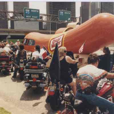 NA-NA-Steel Magnolia's (With Oscar Weiner Mobile)
