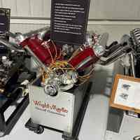          Hispano Suzia V-8 Marine Engine Zea Display picture number 2
   