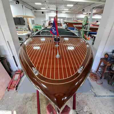 Chris Craft 1941 Triple Cockpit Runabout Barrel Back 23'