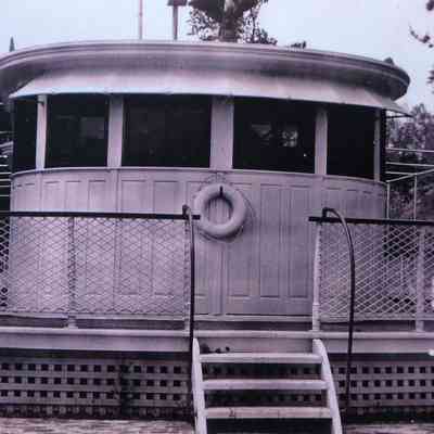 Perpendicular shot of fore.